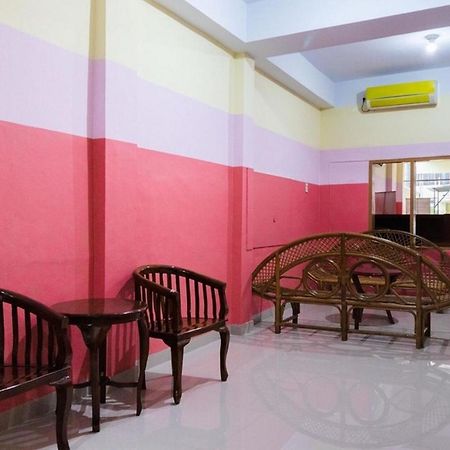 Reddoorz Plus @ Jalan Gatot Subroto Medan Sunggal Экстерьер фото
