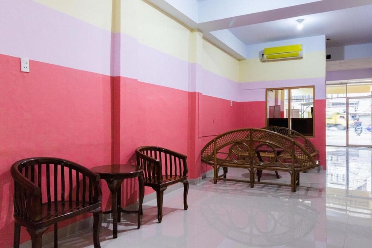 Reddoorz Plus @ Jalan Gatot Subroto Medan Sunggal Экстерьер фото