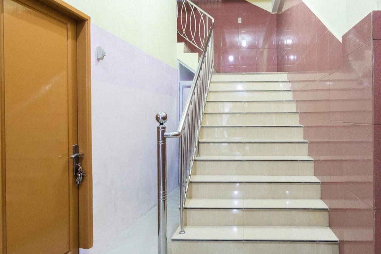 Reddoorz Plus @ Jalan Gatot Subroto Medan Sunggal Экстерьер фото