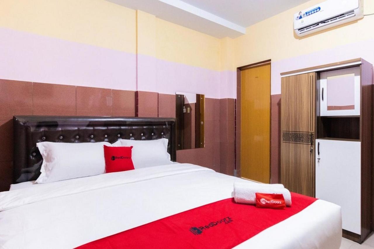 Reddoorz Plus @ Jalan Gatot Subroto Medan Sunggal Экстерьер фото