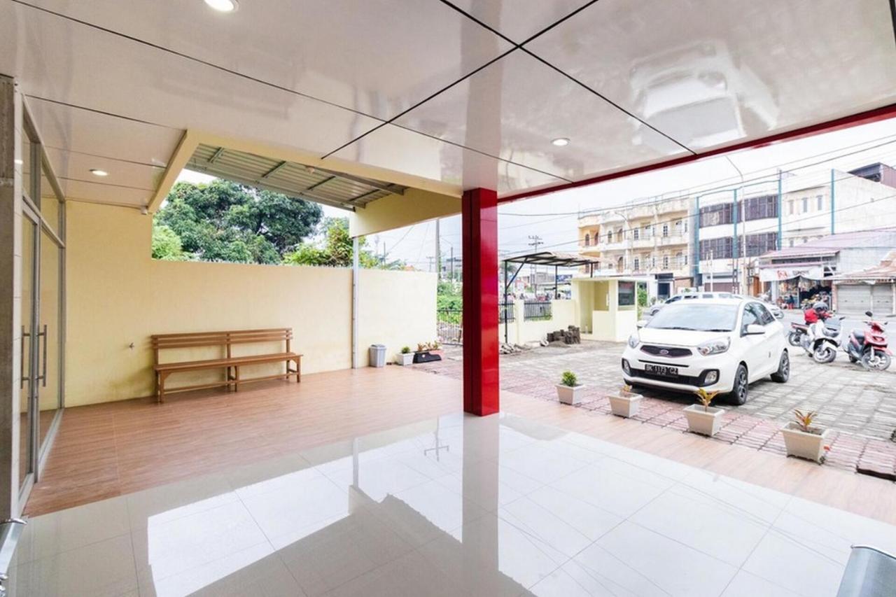 Reddoorz Plus @ Jalan Gatot Subroto Medan Sunggal Экстерьер фото