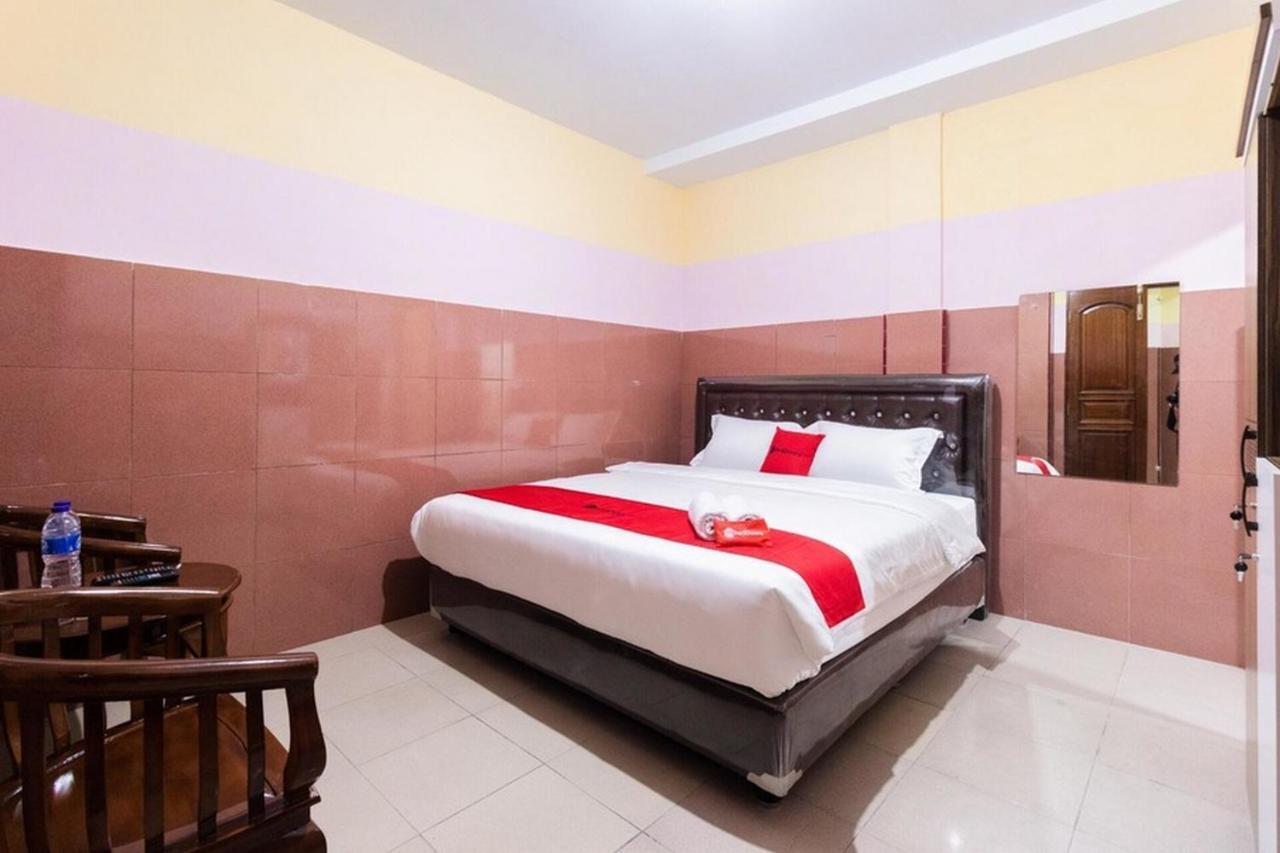 Reddoorz Plus @ Jalan Gatot Subroto Medan Sunggal Экстерьер фото