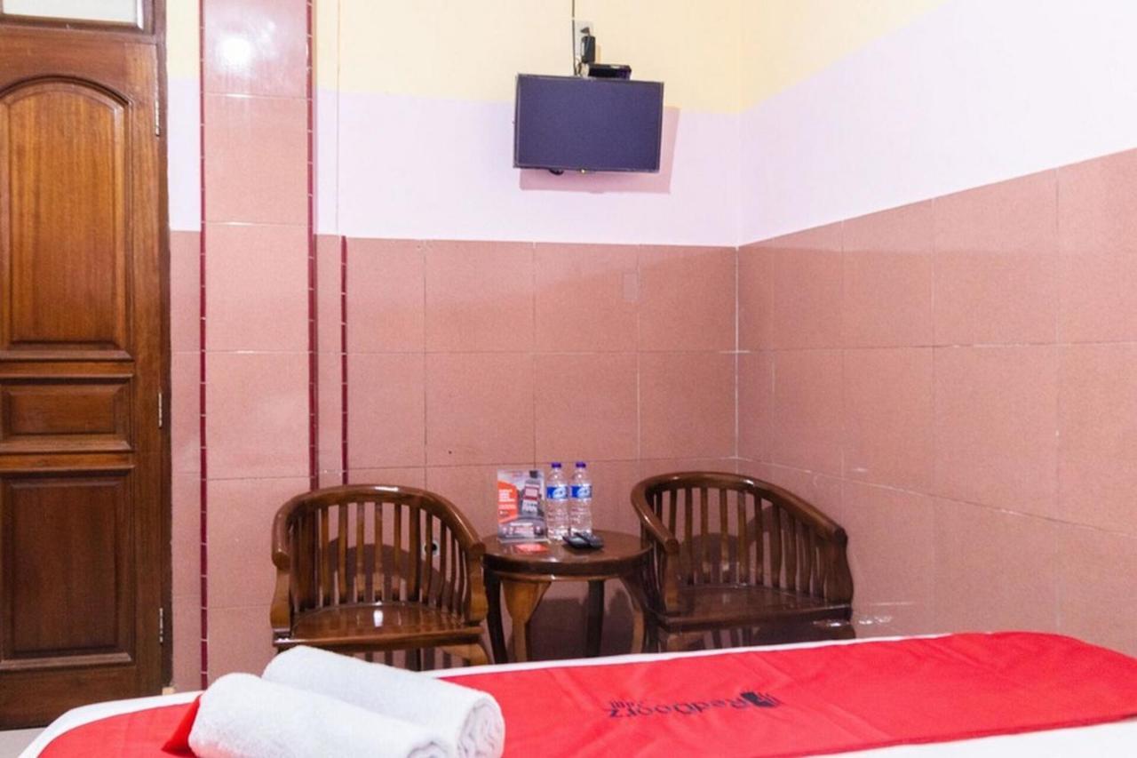 Reddoorz Plus @ Jalan Gatot Subroto Medan Sunggal Экстерьер фото