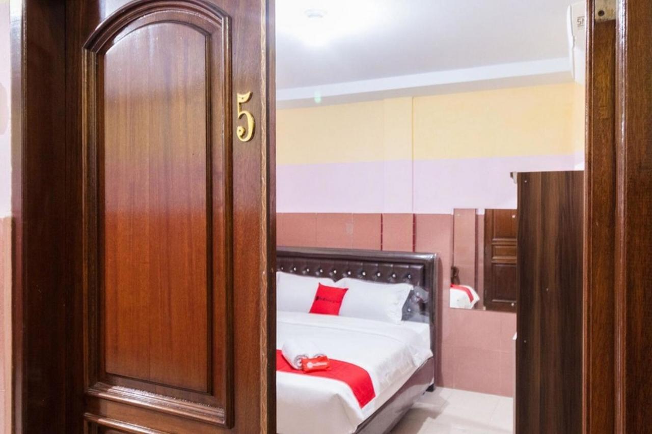 Reddoorz Plus @ Jalan Gatot Subroto Medan Sunggal Экстерьер фото