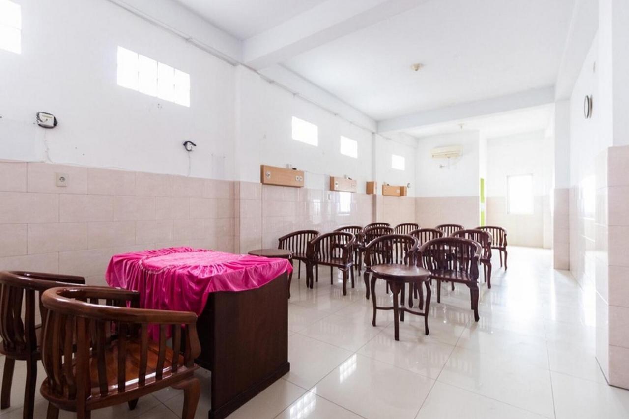 Reddoorz Plus @ Jalan Gatot Subroto Medan Sunggal Экстерьер фото