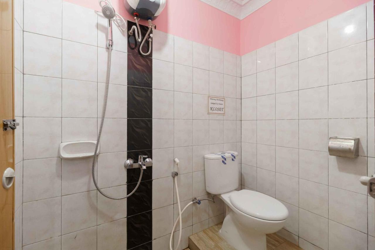 Reddoorz Plus @ Jalan Gatot Subroto Medan Sunggal Экстерьер фото