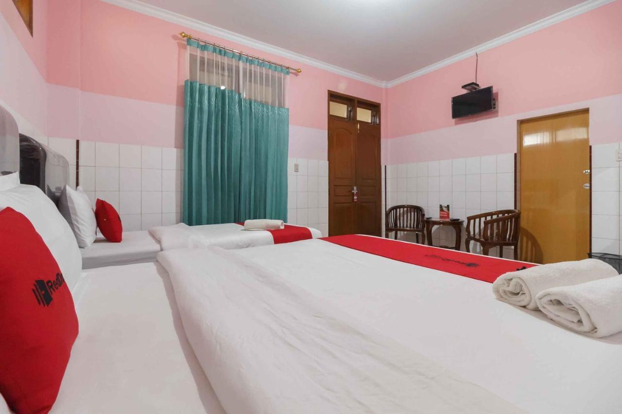 Reddoorz Plus @ Jalan Gatot Subroto Medan Sunggal Экстерьер фото
