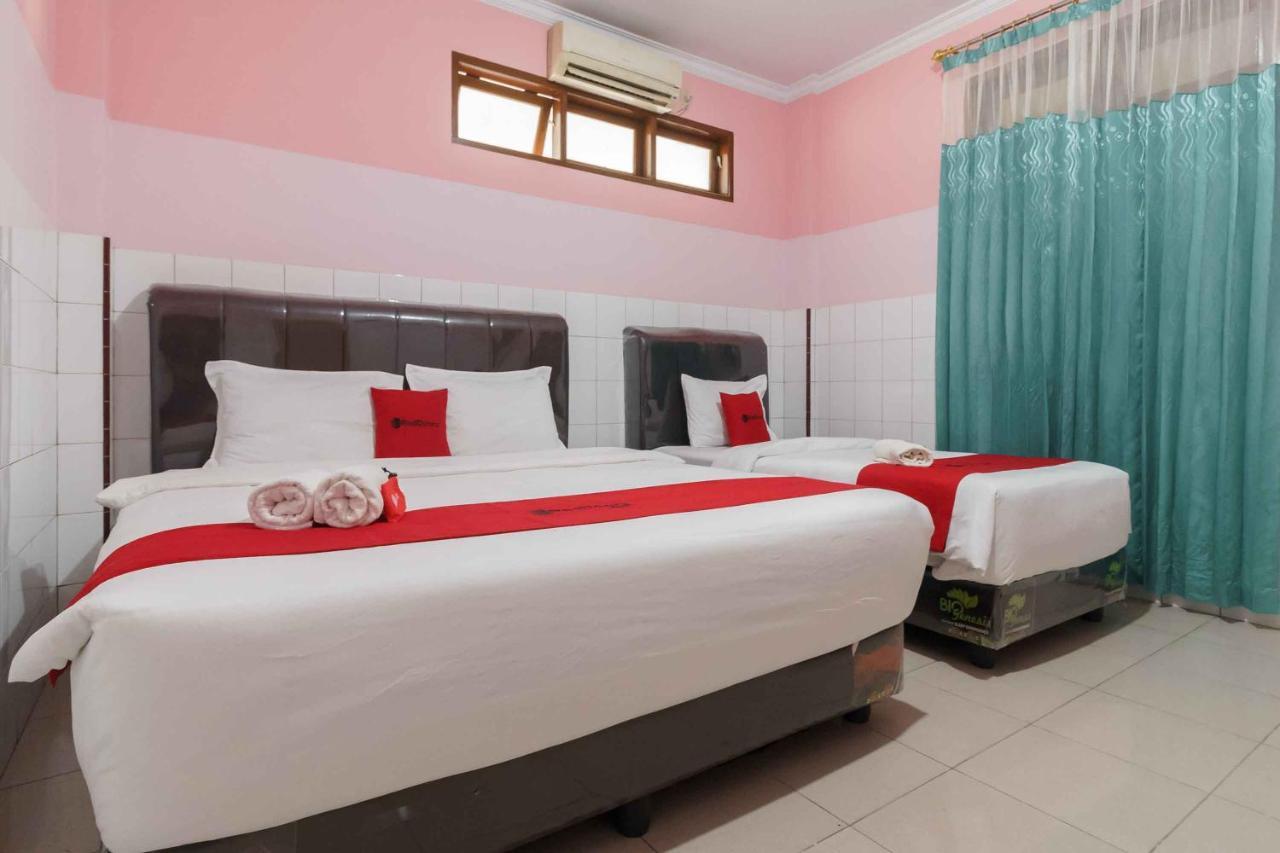 Reddoorz Plus @ Jalan Gatot Subroto Medan Sunggal Экстерьер фото