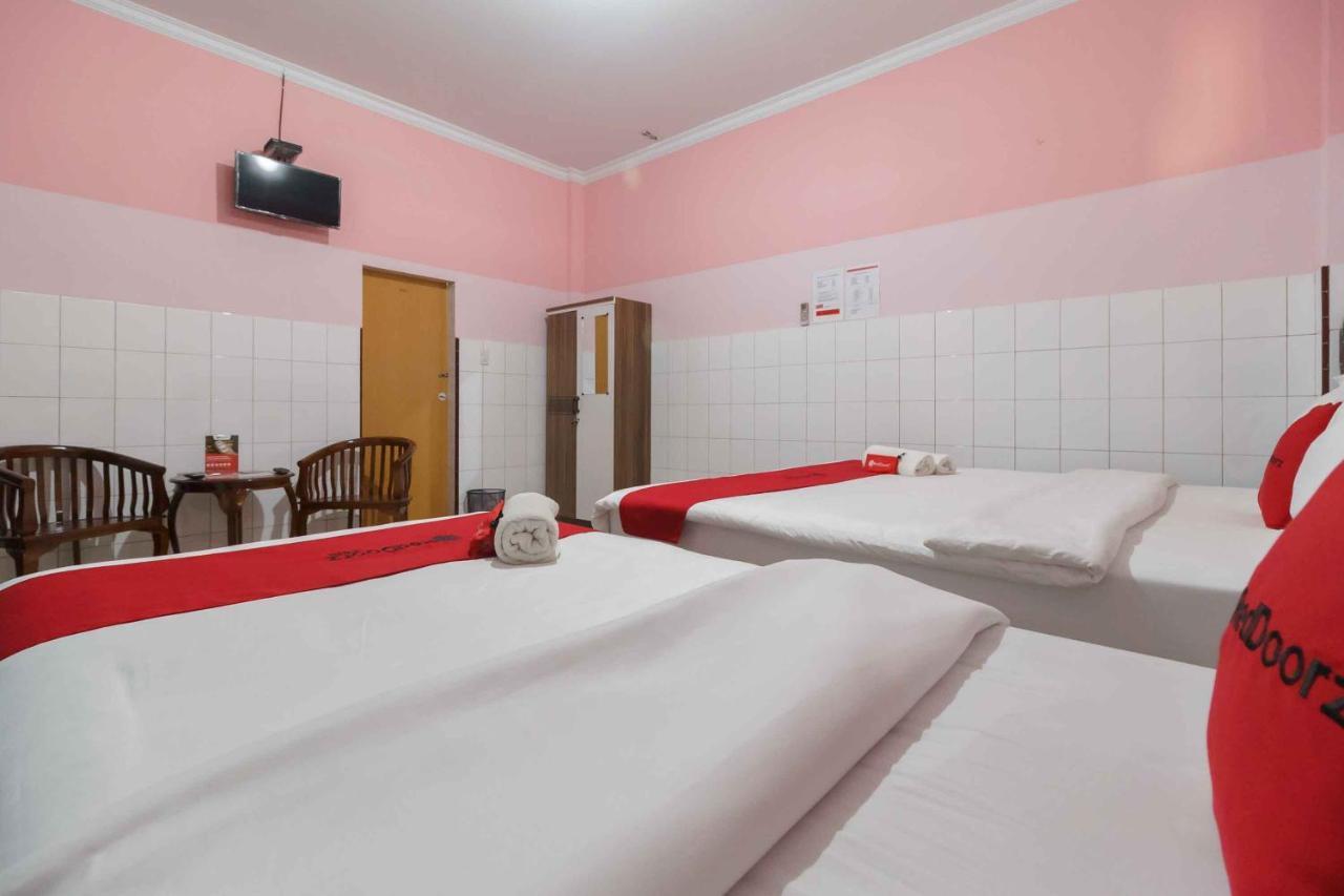 Reddoorz Plus @ Jalan Gatot Subroto Medan Sunggal Экстерьер фото